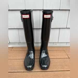 Hunter Black Gloss Tall Rain Boots with Liner (Women’s 7)